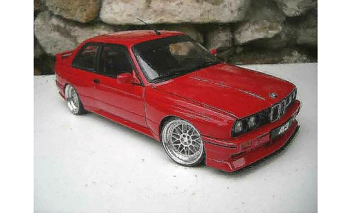 Bmw M3 coupe 1/18 Autoart jantes BBS E30 red pneux taille basse diecast model cars
