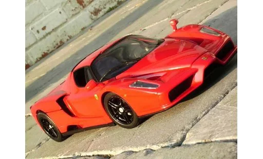 Ferrari Enzo Coupe 1/18 Hot Wheels red jantes blacks diecast model cars