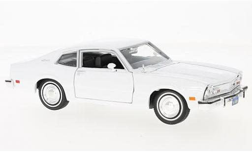 Ford Maverick 1/24 Motormax Grabb weiss 1:24 diecast model cars