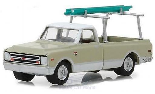 Diecast model cars Chevrolet C-10 1/64 Greenlight beige/white 1970 mit Leiter Chevrolet C-10 1/64 Greenlight beige/white 1970 mit Leiter diecast model cars