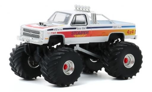 Chevrolet C-20 1/64 Greenlight Monster Truck Stomper Bully 1984 diecast model cars