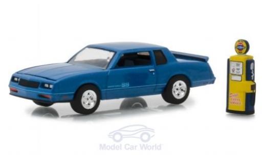 Diecast model cars Chevrolet Monte Carlo 1/64 Greenlight SS metallic blue 1984 mit Zapfsäule Chevrolet Monte Carlo 1/64 Greenlight SS metallic blue 1984 mit Zapfsäule diecast model cars