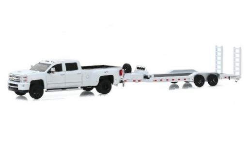 Diecast model cars Chevrolet Silverado 1/64 Greenlight 3500 HD white 2018 avec Zweiachs-Schwerlastanhänger Chevrolet Silverado 1/64 Greenlight 3500 HD white 2018 avec Zweiachs-Schwerlastanhänger diecast model cars