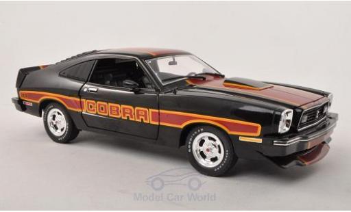 Diecast model cars Ford Mustang 1/18 Greenlight II Cobra II black/red 1978 mit Dekor Ford Mustang 1/18 Greenlight II Cobra II black/red 1978 mit Dekor diecast model cars