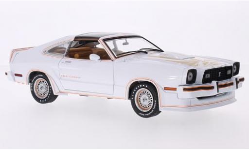 Diecast model cars Ford Mustang 1/18 Greenlight II King Cobra white/gold 1978 Ford Mustang 1/18 Greenlight II King Cobra white/gold 1978 diecast model cars