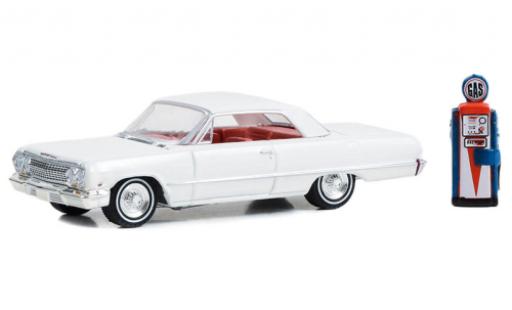 Diecast model cars Chevrolet Bel Air 1/64 Greenlight Bel air white 1963 Chevrolet Bel Air 1/64 Greenlight Bel air white 1963 diecast model cars