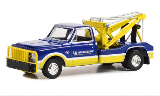 Diecast model cars Chevrolet C-30 1/64 Greenlight Dually Wrecker Michelin 1967 Chevrolet C-30 1/64 Greenlight Dually Wrecker Michelin 1967 diecast model cars
