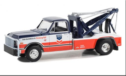 Diecast model cars Chevrolet C-30 1/64 Greenlight Dually Wrecker Standard huile 1968 Chevrolet C-30 1/64 Greenlight Dually Wrecker Standard huile 1968 diecast model cars