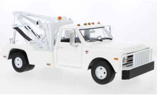 Diecast model cars Chevrolet C-30 1/18 Greenlight Dually Wrecker white 1968 Chevrolet C-30 1/18 Greenlight Dually Wrecker white 1968 diecast model cars