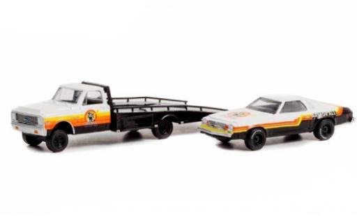 Diecast model cars Chevrolet C-30 1/64 Greenlight Ramp Truck Armor All 1972 Chevrolet C-30 1/64 Greenlight Ramp Truck Armor All 1972 diecast model cars