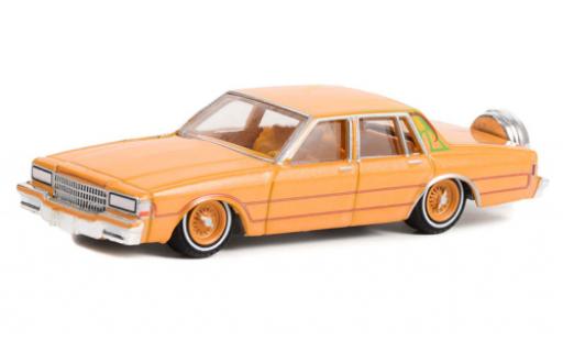 Chevrolet Caprice Classic 1/64 Greenlight orange/Dekor 1990 diecast model cars