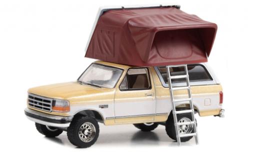 Ford Bronco 1/64 Greenlight XLT beige/white 1996 diecast model cars