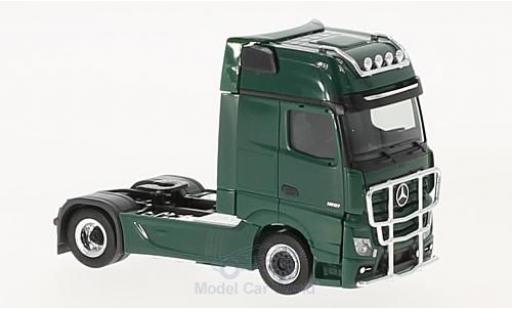Diecast model cars Mercedes Actros 1/87 Herpa Gigaspace Zugmaschine green 2011 mit Lampenbügel & Rammschutz Mercedes Actros 1/87 Herpa Gigaspace Zugmaschine green 2011 mit Lampenbügel & Rammschutz diecast model cars