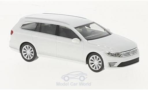 Volkswagen Passat 1/87 Herpa Variant GTE white diecast model cars