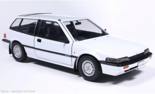 Diecast model cars Honda Accord Aerodeck weiss 1986 1/24 WhiteBox