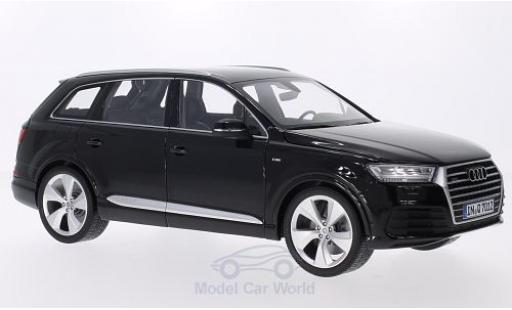 Diecast model cars Audi Q7 1/18 Minichamps (4M) black Audi Q7 1/18 Minichamps (4M) black diecast model cars
