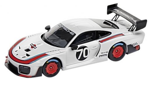 Diecast model cars Porsche 991 GT2 RS 1/18 Minichamps 935 white/Dekor No.70 Martini 2018 Basis: 911 GT2 RS (.2) Porsche 991 GT2 RS 1/18 Minichamps 935 white/Dekor No.70 Martini 2018 Basis: 911 GT2 RS (.2) diecast model cars