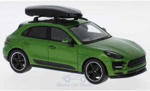 Diecast model cars Porsche Macan 1/43 Spark metallic green mit Dachbox Porsche Macan 1/43 Spark metallic green mit Dachbox diecast model cars