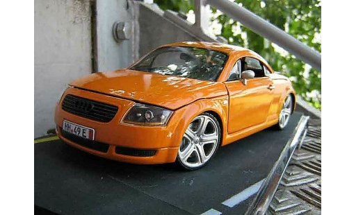 Audi TT rs coupe 1/18 Revell orangesignal porsche jantes touareg diecast model cars