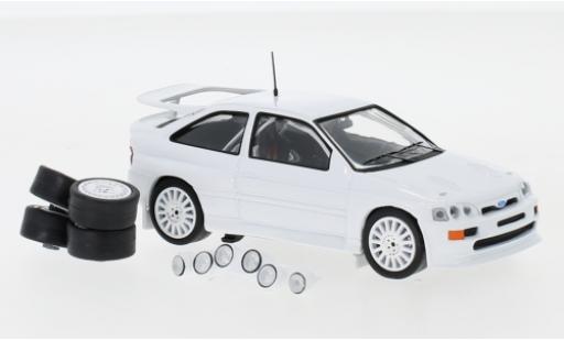 Diecast model cars Ford Escort 1/43 IXO RS Cosworth white 1994 Plain Body Version y compris les 4 Ersatzräder et extra Scheinwerfer Ford Escort 1/43 IXO RS Cosworth white 1994 Plain Body Version y compris les 4 Ersatzräder et extra Scheinwerfer diecast model cars