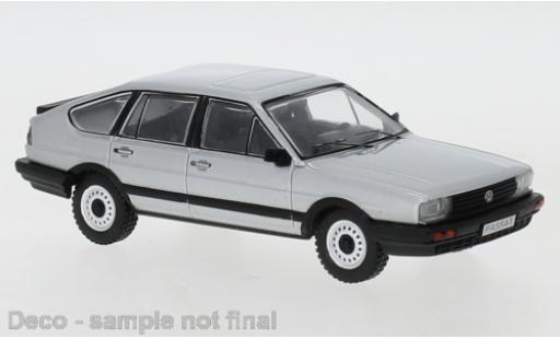 Volkswagen Passat 1/43 IXO B2 d 1985 diecast model cars