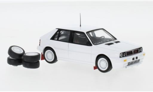 Diecast model cars Lancia Delta 1/43 IXO HF Integrale 16V white 1989 Plain Body Version y compris les Zusatzteile Lancia Delta 1/43 IXO HF Integrale 16V white 1989 Plain Body Version y compris les Zusatzteile diecast model cars