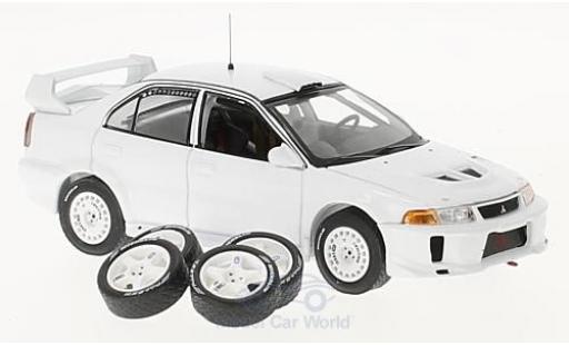 Mitsubishi Lancer 1/43 IXO EVO V matt-white 1998 Plain Body Version inklusive 4 Ersatzräder diecast model cars