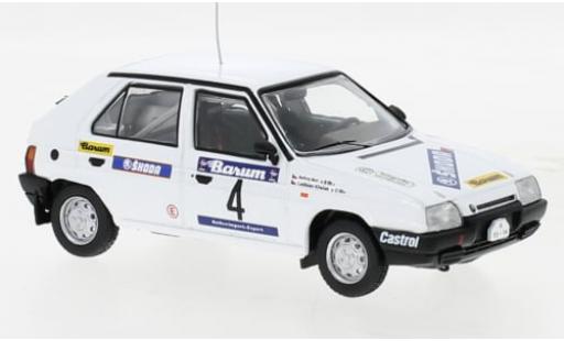 Skoda Favorit 1/43 IXO 136L No.4 Rallye Vala&scaron;ska&aacute; Zima 1989 1:43 diecast model cars