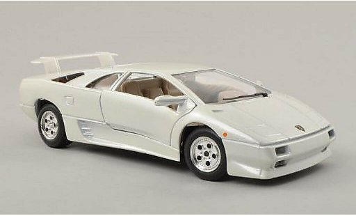 Lamborghini Diablo Base 1/24 Burago white diecast model cars
