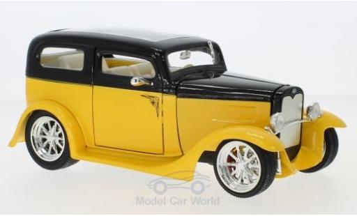 Diecast model cars Ford Model A 1/18 Lucky Die Cast Sedan yellow/black 1931 ohne Vitrine Ford Model A 1/18 Lucky Die Cast Sedan yellow/black 1931 ohne Vitrine diecast model cars