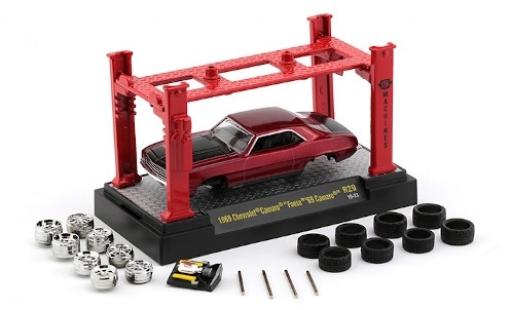 Diecast model cars Chevrolet Camaro 1/64 M2 Machines metallic red/matt-black 1969 Foose 69 avec Hebebühne et 2 Radsätzen Chevrolet Camaro 1/64 M2 Machines metallic red/matt-black 1969 Foose 69 avec Hebebühne et 2 Radsätzen diecast model cars