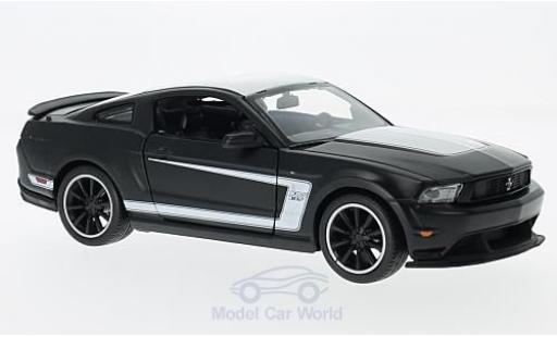 Diecast model cars Ford Mustang 1/24 Maisto Boss 302 matt-black/white Ford Mustang 1/24 Maisto Boss 302 matt-black/white diecast model cars