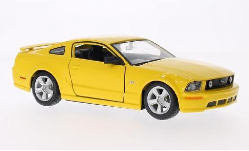 Diecast model cars Ford Mustang 1/24 Maisto GT Coupe yellow 2006 Ford Mustang 1/24 Maisto GT Coupe yellow 2006 diecast model cars