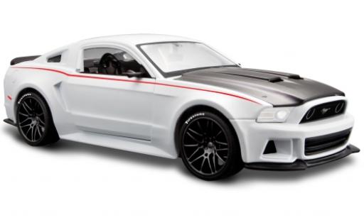 Diecast model cars Ford Mustang 1/24 Maisto Street Racer white/matt-black 2014 Ford Mustang 1/24 Maisto Street Racer white/matt-black 2014 diecast model cars