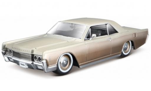 Diecast model cars Lincoln Continental 1/24 Maisto metallic beige 1966 1:27 Lincoln Continental 1/24 Maisto metallic beige 1966 1:27 diecast model cars