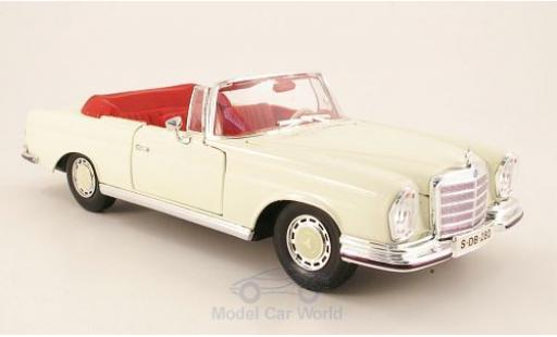 Diecast model cars Mercedes 280 SE 1/18 Maisto SE (W111) Cabriolet beige 1966 Mercedes 280 SE 1/18 Maisto SE (W111) Cabriolet beige 1966 diecast model cars