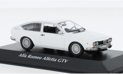 Diecast model cars Alfa Romeo Alfetta 1/43 Maxichamps GTV white 1976 Alfa Romeo Alfetta 1/43 Maxichamps GTV white 1976 diecast model cars