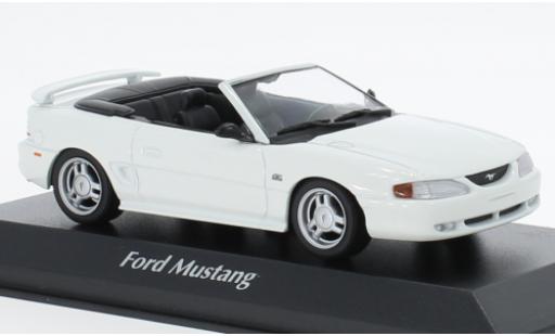 Diecast model cars Ford Mustang 1/43 Maxichamps Cabriolet white 1994 Ford Mustang 1/43 Maxichamps Cabriolet white 1994 diecast model cars