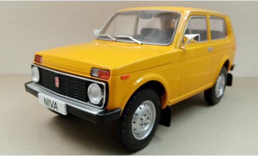 Lada Niva 1/18 MCG orange 1976 diecast model cars