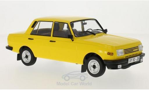 Wartburg 353 1/18 MCG yellow 1985 Türen und Hauben geschlossen diecast model cars