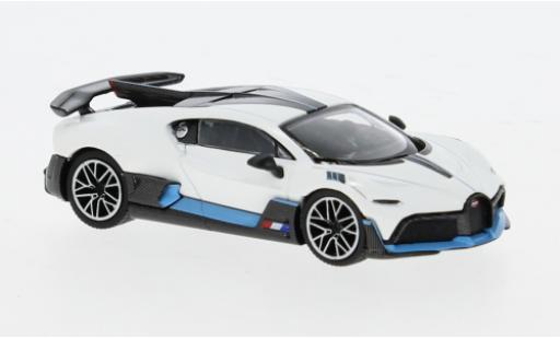Bugatti Divo 1/64 Mini GT weiss/Dekor 1:64 diecast model cars
