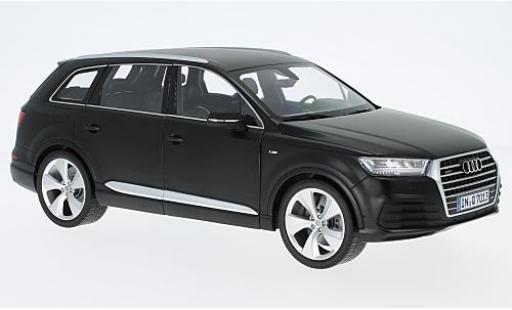 Diecast model cars Audi Q7 1/18 Minichamps matt-black 2015 Audi Q7 1/18 Minichamps matt-black 2015 diecast model cars
