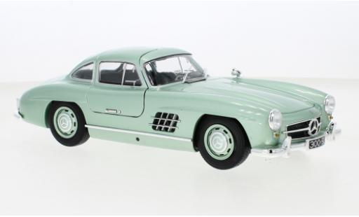 Diecast model cars Mercedes 300 1/18 Minichamps SL (W198) metallise green 1955 Mercedes 300 1/18 Minichamps SL (W198) metallise green 1955 diecast model cars