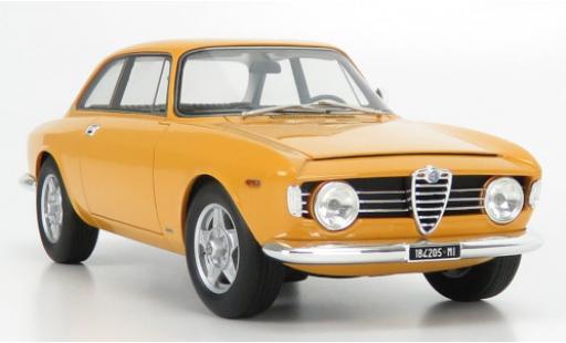 Diecast model cars Alfa Romeo Giulia 1/18 Mitica 1600 Sprint GT Veloce yellow 1965 Alfa Romeo Giulia 1/18 Mitica 1600 Sprint GT Veloce yellow 1965 diecast model cars