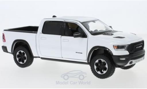 Diecast model cars Dodge RAM 1/24 Motormax 1500 Crew Cab Rebel white 2019 Dodge RAM 1/24 Motormax 1500 Crew Cab Rebel white 2019 diecast model cars