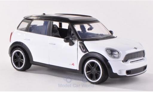 Diecast model cars Mini Cooper 1/24 Motormax S Countryman white/black Mini Cooper 1/24 Motormax S Countryman white/black diecast model cars