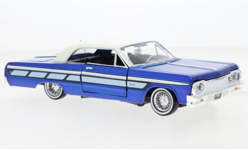 Diecast model cars Chevrolet Impala 1/24 Motormax metallise blue/beige 1964 Chevrolet Impala 1/24 Motormax metallise blue/beige 1964 diecast model cars