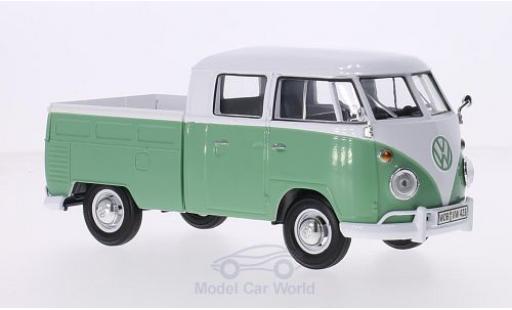 Volkswagen T1 1/24 Motormax DoKa white/green diecast model cars