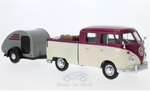 Diecast model cars Volkswagen T1 B 1/24 Motormax Doppelkabine metallic red/beige mit Surfboard und Teardrop-Anhänger Volkswagen T1 B 1/24 Motormax Doppelkabine metallic red/beige mit Surfboard und Teardrop-Anhänger diecast model cars