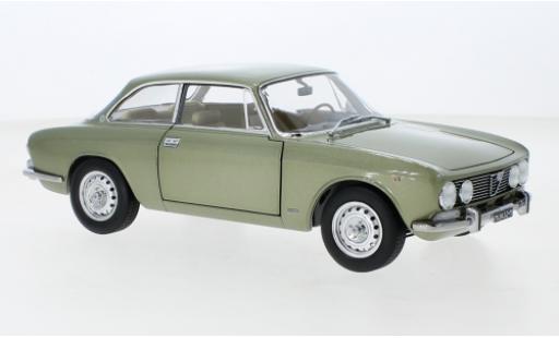 Diecast model cars Alfa Romeo 2000 1/18 Norev GTV metallise green 1973 Alfa Romeo 2000 1/18 Norev GTV metallise green 1973 diecast model cars